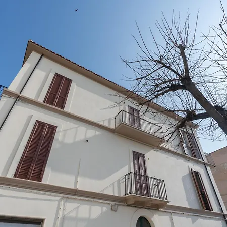 アパート Piazza Verdi Sp Roseto New ロゼート・デッリ・アブルッツィ